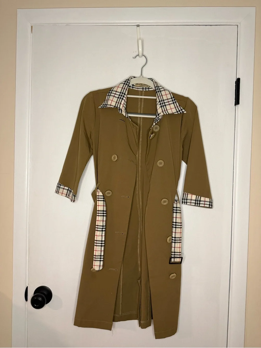 Vintage Burberry Tan Trench Coat with Classic Check Lining - Picture 6 of 10